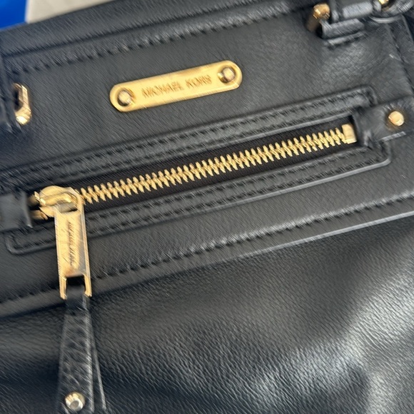 Black Leather Michael Kors Gilmore Crossbody Handbag - Picture 8 of 8